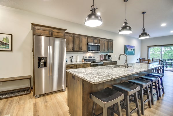 Fridge, microwave, stovetop, dishwasher - Gull Lake Resort Escape: Pool & Snowmobile Trails (Nisswa)
