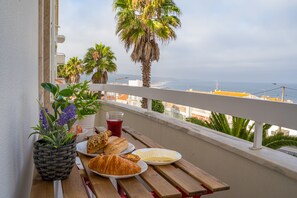 Outdoor dining - Peace & Love Flat Nazaré - Peace & Love (Nazaré)