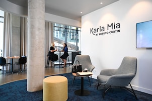 Desayuno buffet diario (AUD 25 por persona)