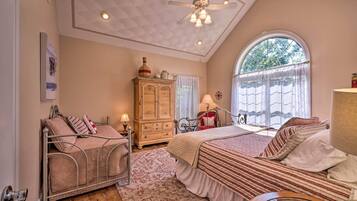 4 Schlafzimmer, Schreibtisch, laptopgeeigneter Arbeitsplatz