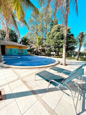 Piscine extérieure, piscine chauffée