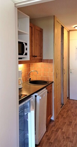 Geladeira, lava-louças, torradeira