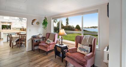 Dog-friendly home with Siuslaw River views, fireplace & WiFi - near beach & town