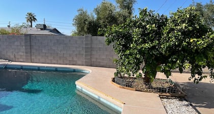 COZY HOME WITH SPARKLING POOL AND PET FRIENDLY