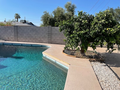 COZY HOME WITH SPARKLING POOL AND PET FRIENDLY