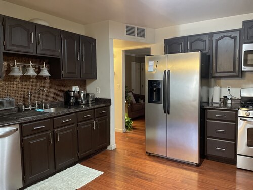 COZY HOME WITH SPARKLING POOL AND PET  FRIENDLY