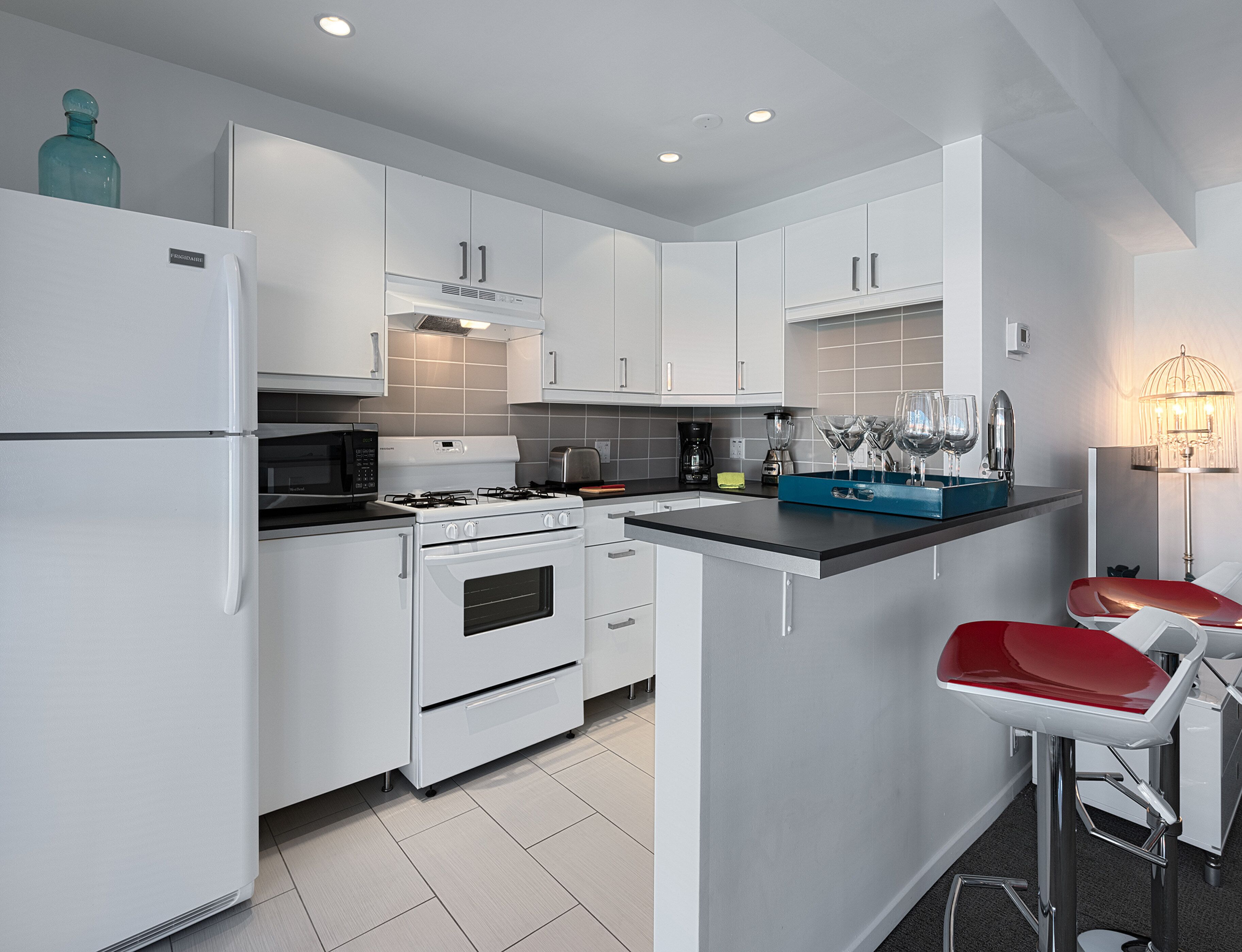 deluxe room, 1 king bed | private kitchen | full-sized fridge, oven, stovetop, espresso maker