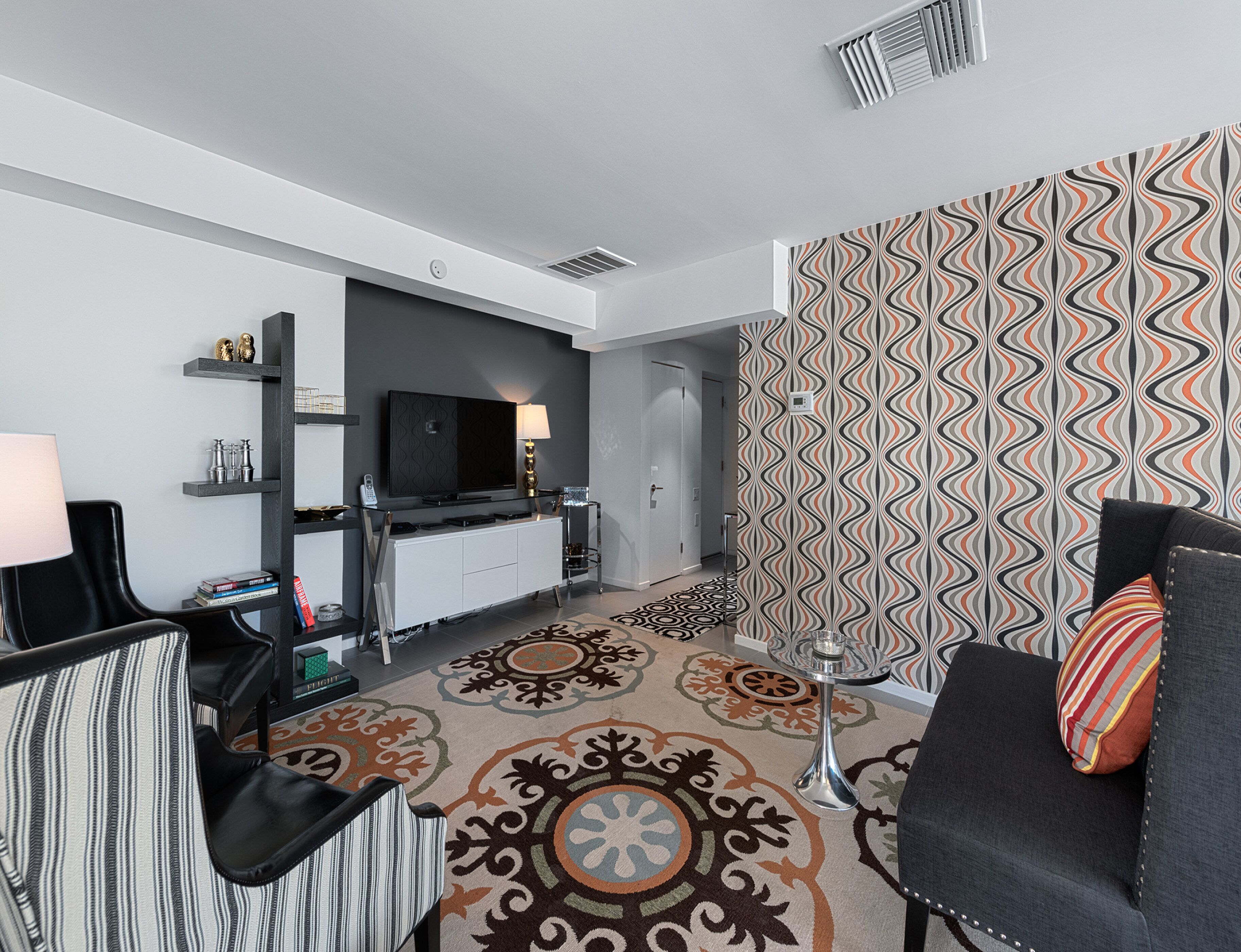 presidential room | living area | 46-inch tv with cable channels