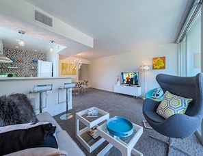 Deluxe Room, 1 Queen Bed | Premium bedding, pillowtop beds, individually decorated