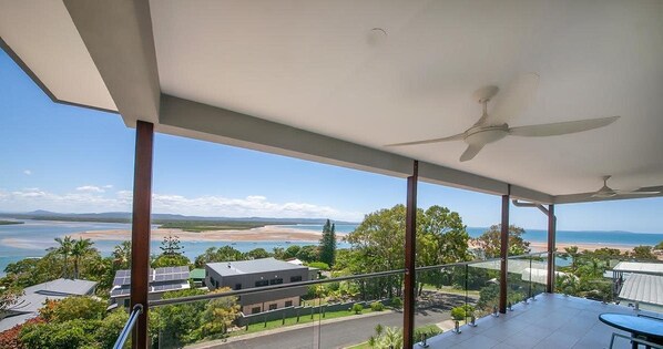 A balcony with a view of the beach and ocean. - Sunset Beach House 1770 Level 3 (Seventeen Seventy)