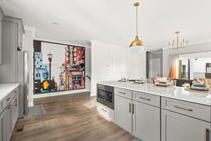 Interior - New Luxury Southern Charm - 4BR - Walk Everywhere (Nashville)