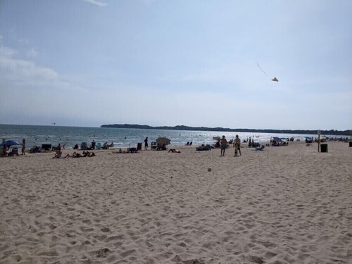 Crystal Cambridge Cottage - 5 min walk to the beach & local eateries! 