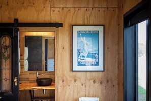 Unclassified image, 2 of 18, button