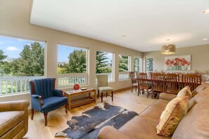 Televisión y chimenea 