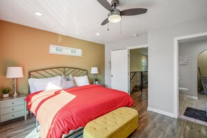 3 bedrooms, desk, iron/ironing board, free WiFi