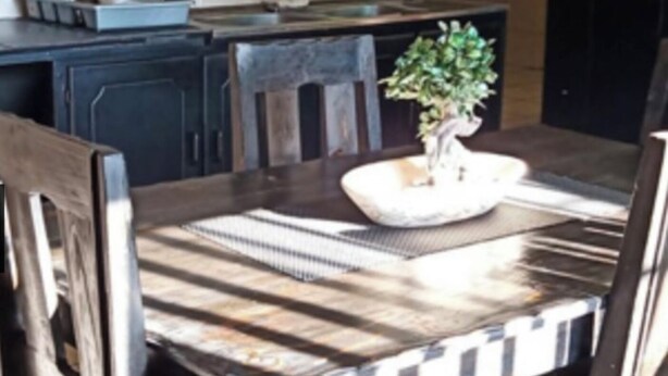 Unclassified image, 1 of 11, button - Lovely 1-bed Cottage in Springs (Springs)