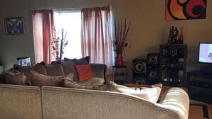 Unclassified image, 5 of 11, button - Lovely 1-bed Cottage in Springs (Springs)