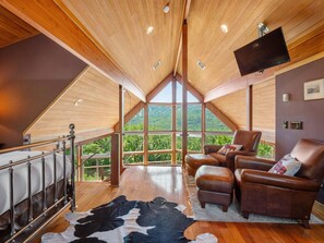 4 bedrooms, WiFi, bed sheets - The Ridge House-Modern Chalet!  Spectacular Slope Views (Newry)