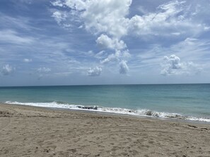 Tæt på stranden