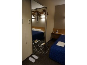 1 habitación, escritorio, tabla de planchar con plancha y wifi gratis 