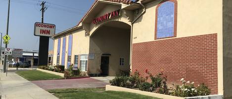 Façana frontal de l'allotjament