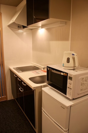 冰箱、微波炉、炉灶、厨具/餐具