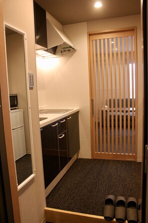 Fridge, microwave, stovetop, cookware/dishes/utensils