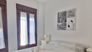 4 chambres, fer et planche Ă repasser, accĂšs Internet, draps fournis