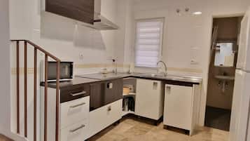 Réfrigérateur, micro-ondes, four, lave-vaisselle