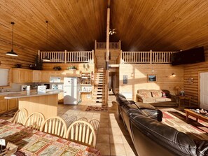 Smart TV, fireplace, DVD player, ping pong - 4 Suites | Great Views + Game Room - Gone Fish Inn (Island Park)