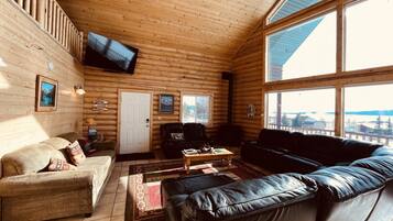 Smart TV, fireplace, DVD player, table tennis