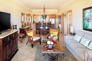 Een televisie, een dvd-speler en een stereo