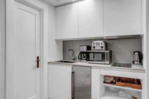 Fridge, microwave, stovetop, coffee/tea maker