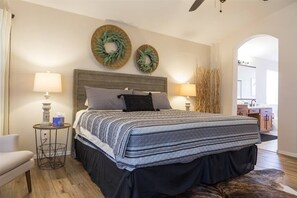 4 habitaciones, caja de seguridad en la habitación y escritorio 