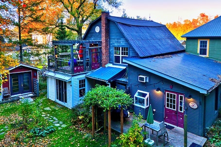 Exterior. Family Winter House in the ❤️ of the Eastern Townships