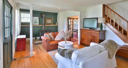 Cozy Winter Escape - Family Home, Near Skiing #307194