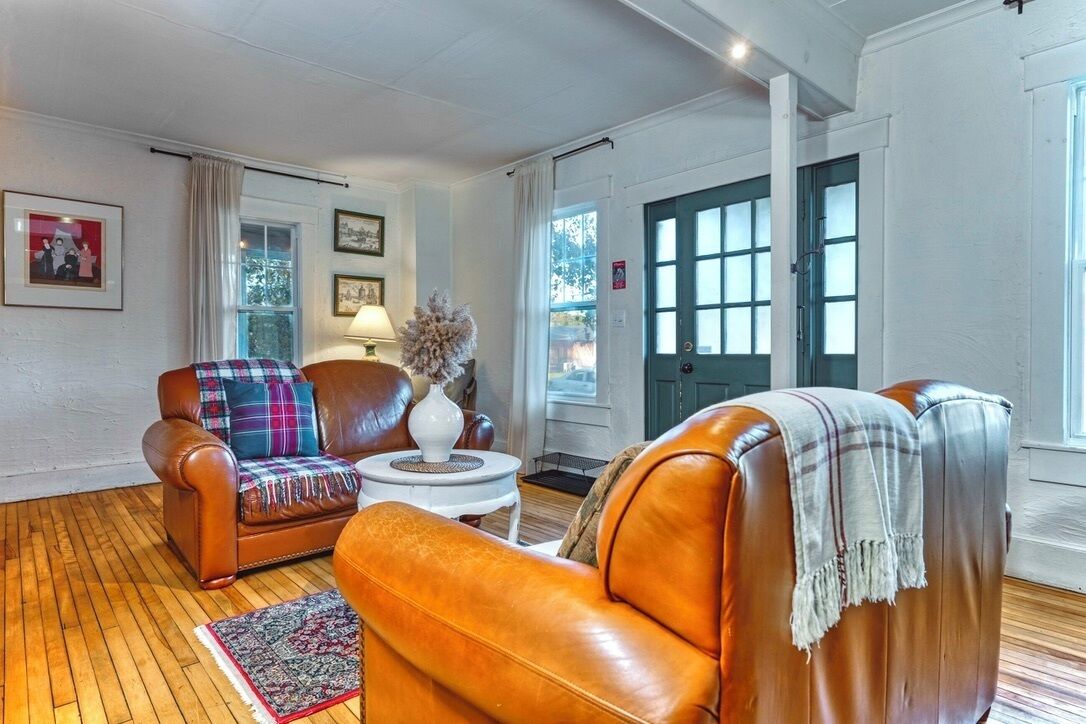 Smart-TV, Kamin, Netflix, Bücher