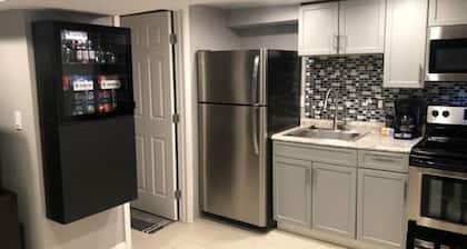 The Bangor D.C., Cozy Basement Apartment w/Kitchen