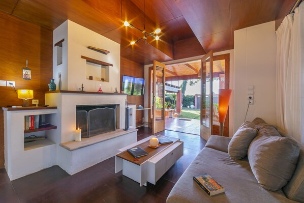 TV, fireplace, stereo