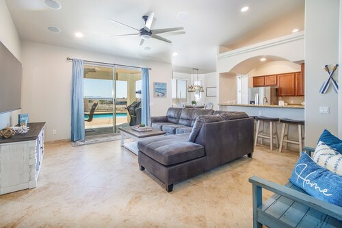 Avalon Oasis with Pool/Spa, 4 Bedrooms, Private Casita, Close to Lake!