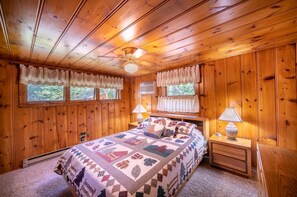 4 bedrooms, desk, free WiFi, bed sheets