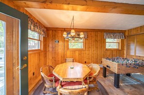 Spielezimmer