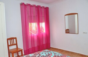 1 soverom, strykejern/-brett og sengetøy