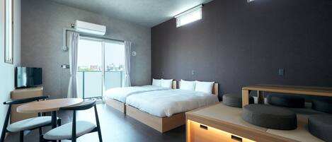 Schreibtisch, Verdunkelungsvorhänge, kostenloses WLAN