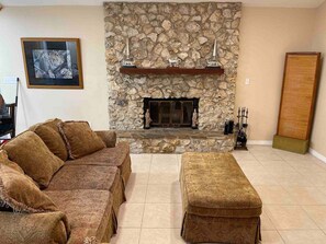 Smart TV, fireplace