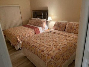 4 bedrooms, desk, iron/ironing board, free WiFi
