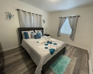 2 bedrooms, iron/ironing board, free WiFi, bed sheets