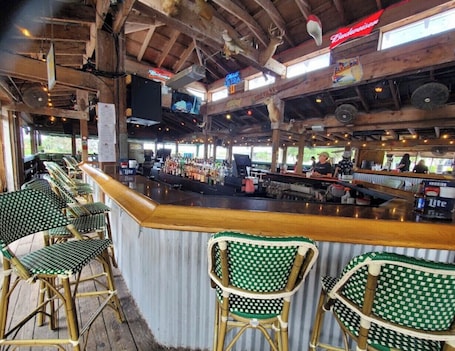 Bar (on property). Lovely apartment near Lake Okeechobee and the Marina.