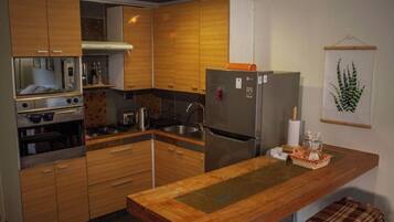 Refrigerador, microondas, horno y parrilla de estufa