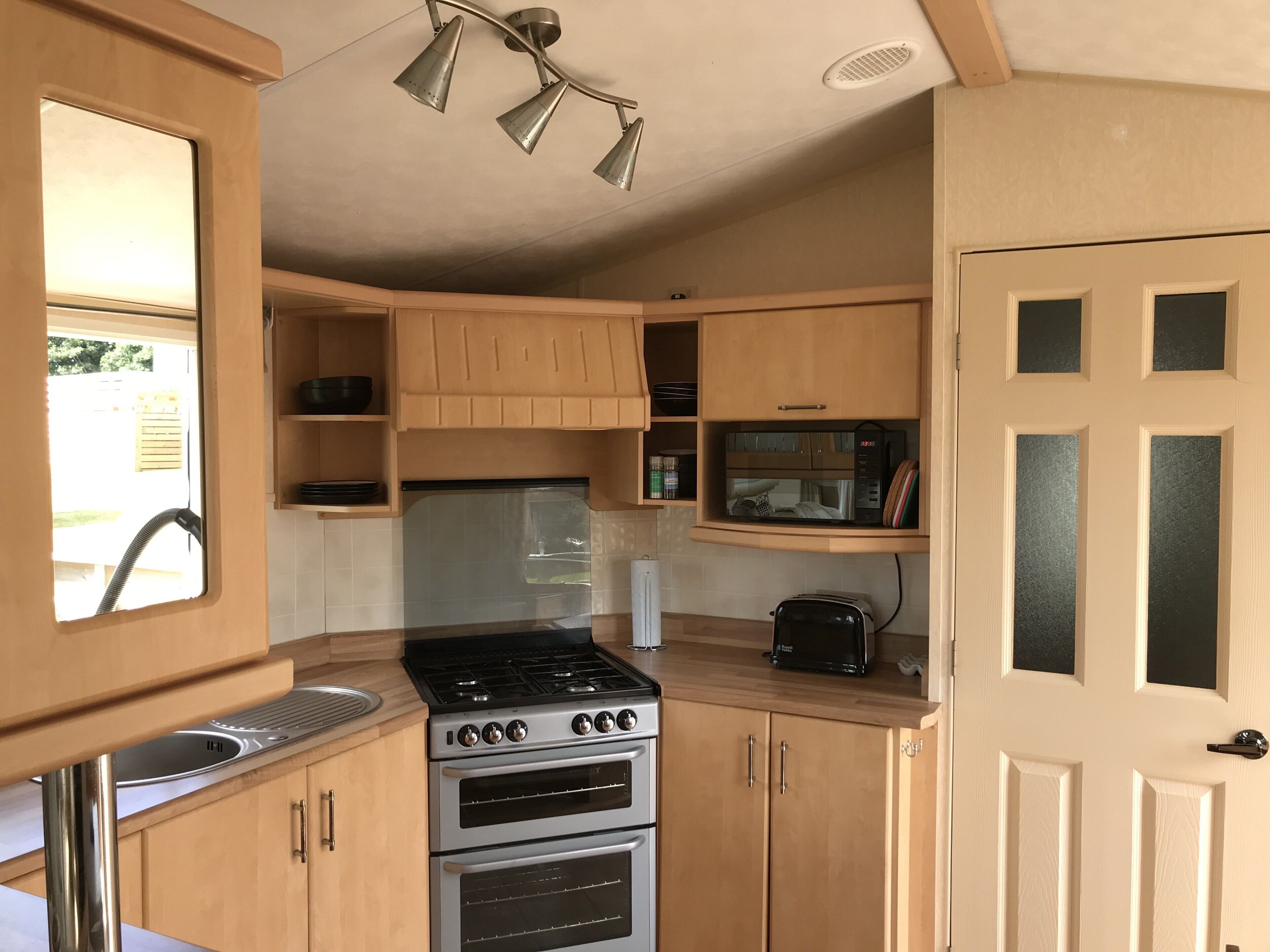 Chalet | Private kitchen | Fridge, microwave, oven, stovetop